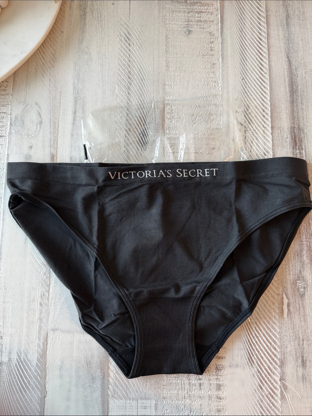 Victoria’s Secret seamless bikini panty black large NWT